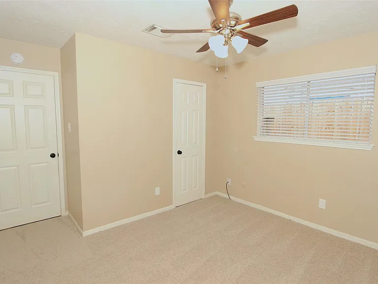 2731 Colony Dr — Photo 14