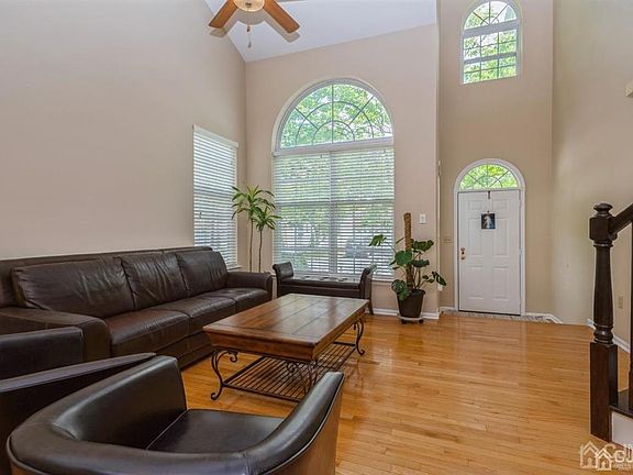 3rd image of 304 Oriole Ct