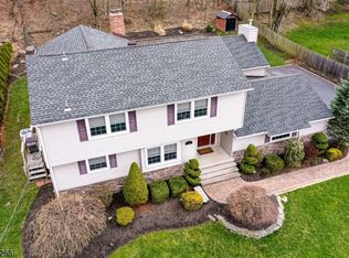 25 Sinclair Dr, Wayne, NJ 07470