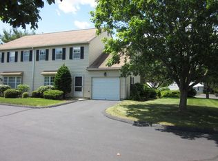 33 Aylesbury Cir, Madison, CT 06443