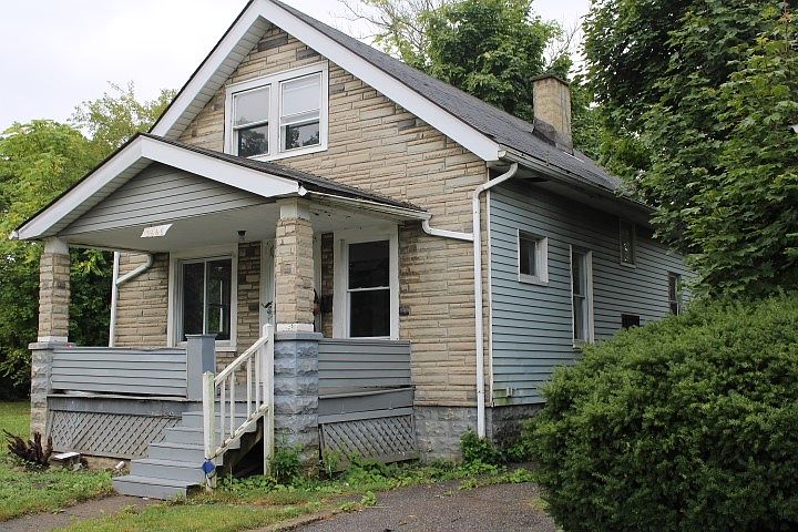 1st image of 3660 E 105th St