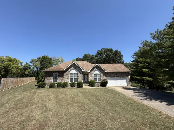 305 Fay Ct E, Pleasant View, TN 37146