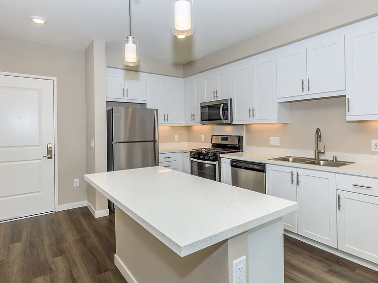 Los Alamitos Luxury Apartments — Photo 55