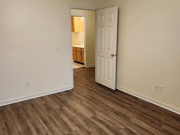 4th image of 901 Southwood Dr #C