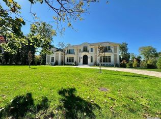 2 Briar Ln, Great Neck, NY 11024