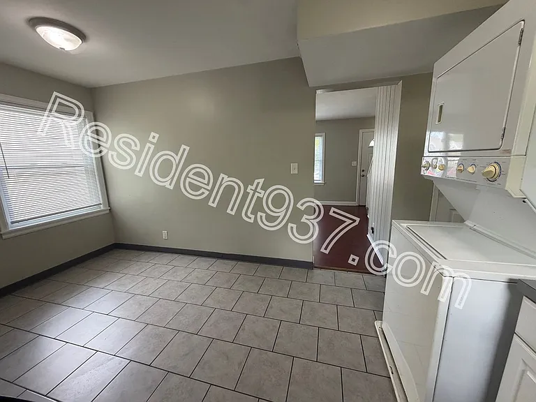 1143 Blakley Dr — Photo 7