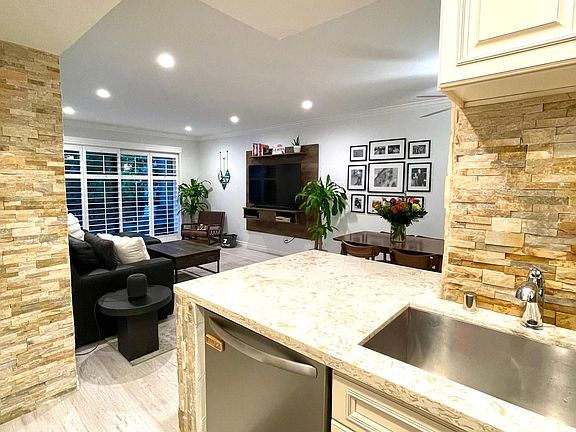 5th image of 22100 Burbank Blvd Unit 167G