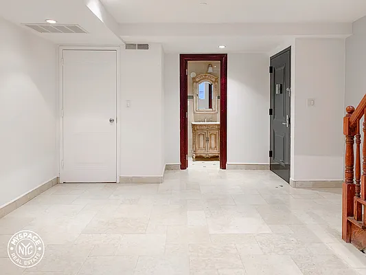 Rented by MySpaceNYC | media 8