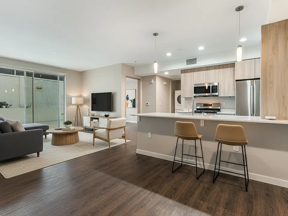 16300 Ventura Blvd #210