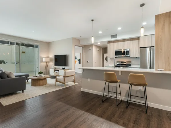 16300 Ventura Blvd, Encino, CA