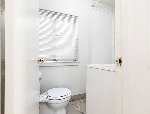5th image of 448 Ivy St