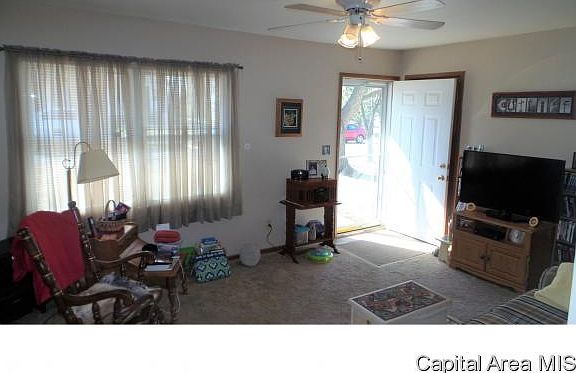 3rd image of 1551 Edgebrook Dr