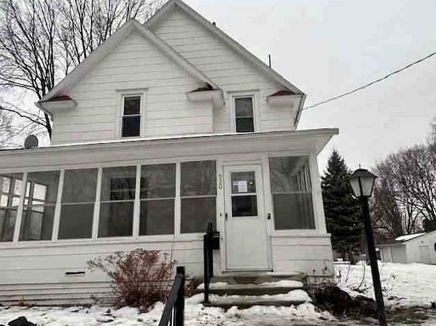 1st image of 920 N Adams Ave