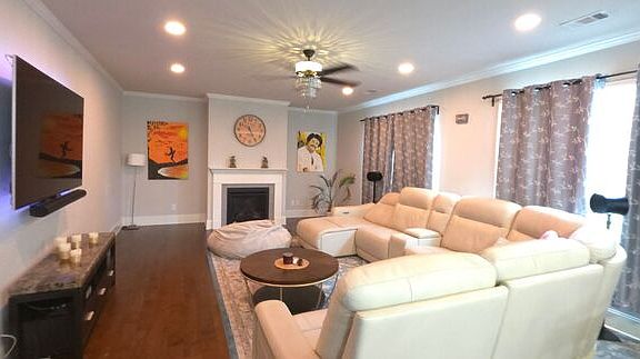 3rd image of 4358 Mantova Dr NE