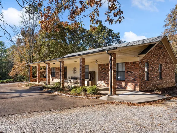 3583 Sardis Lake Dr, Batesville, MS 38606