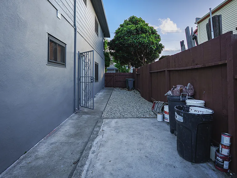 582 Euclid Ave — Photo 6