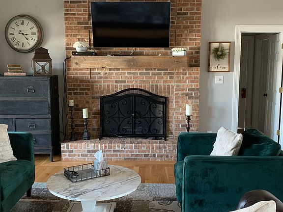 4th image of 1261 Tower Ct