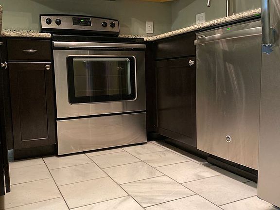 5th image of 510 14th St APT 408