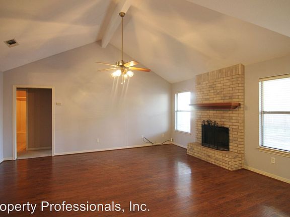 3rd image of 1353 Camellia Ln