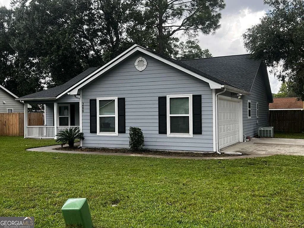 4 bed, 2.0 bath, 1617 sqft, $2,275 — Photo 2