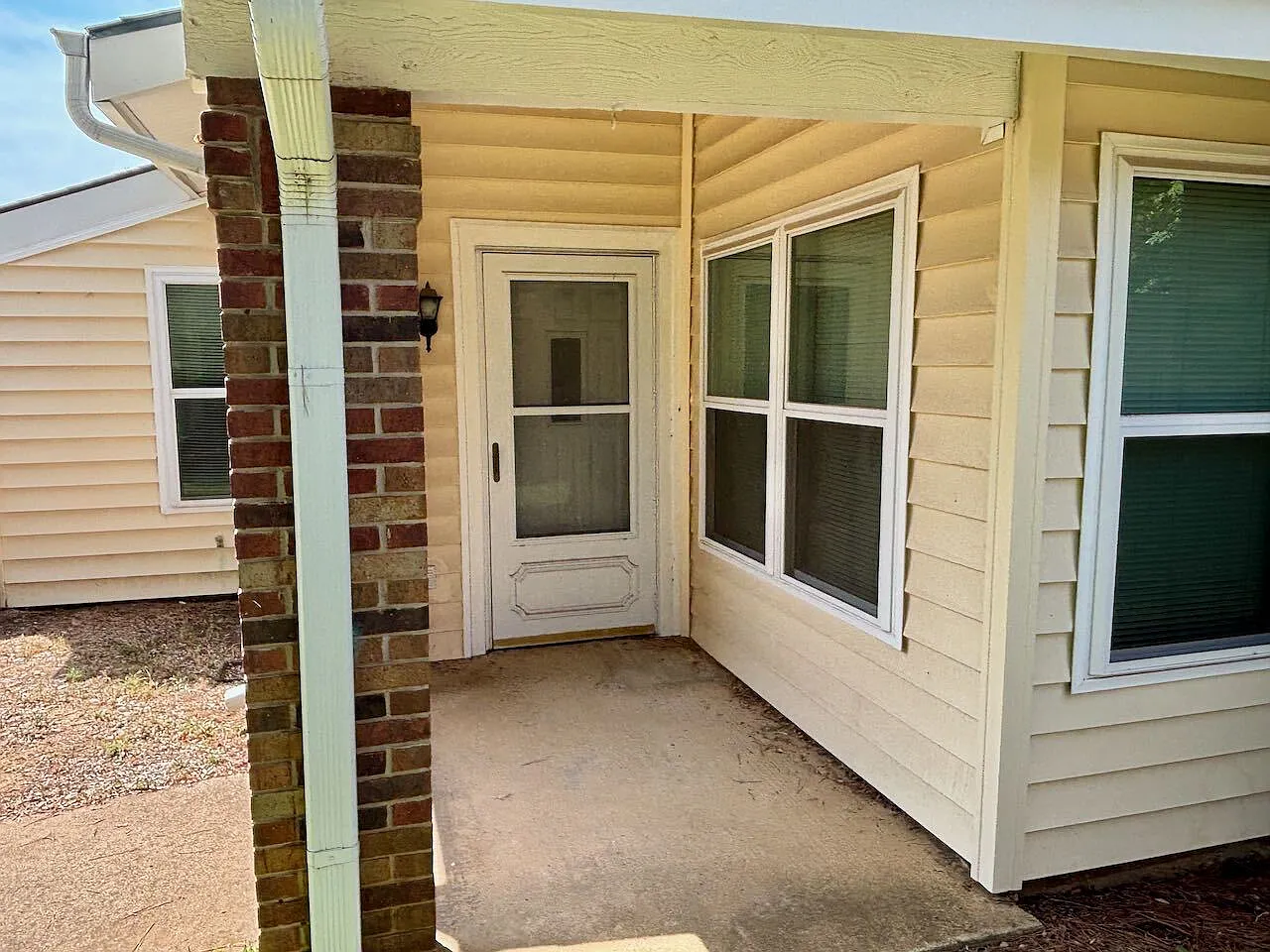 2 bed, 1.0 bath, 1127 sqft, $1,725 — Photo 2