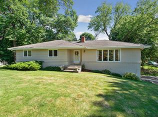 1025 Highcrest Dr, Wayzata, MN 55391