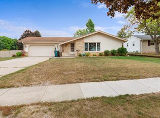 W145N8386 Honey Ln, Menomonee Falls, WI 53051