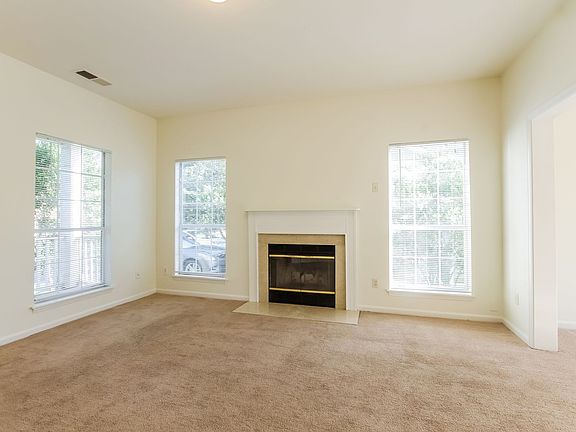 3rd image of 12121 Cartgate Ln