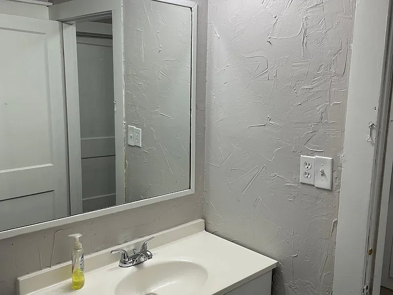 704 Williams Ave — Photo 17