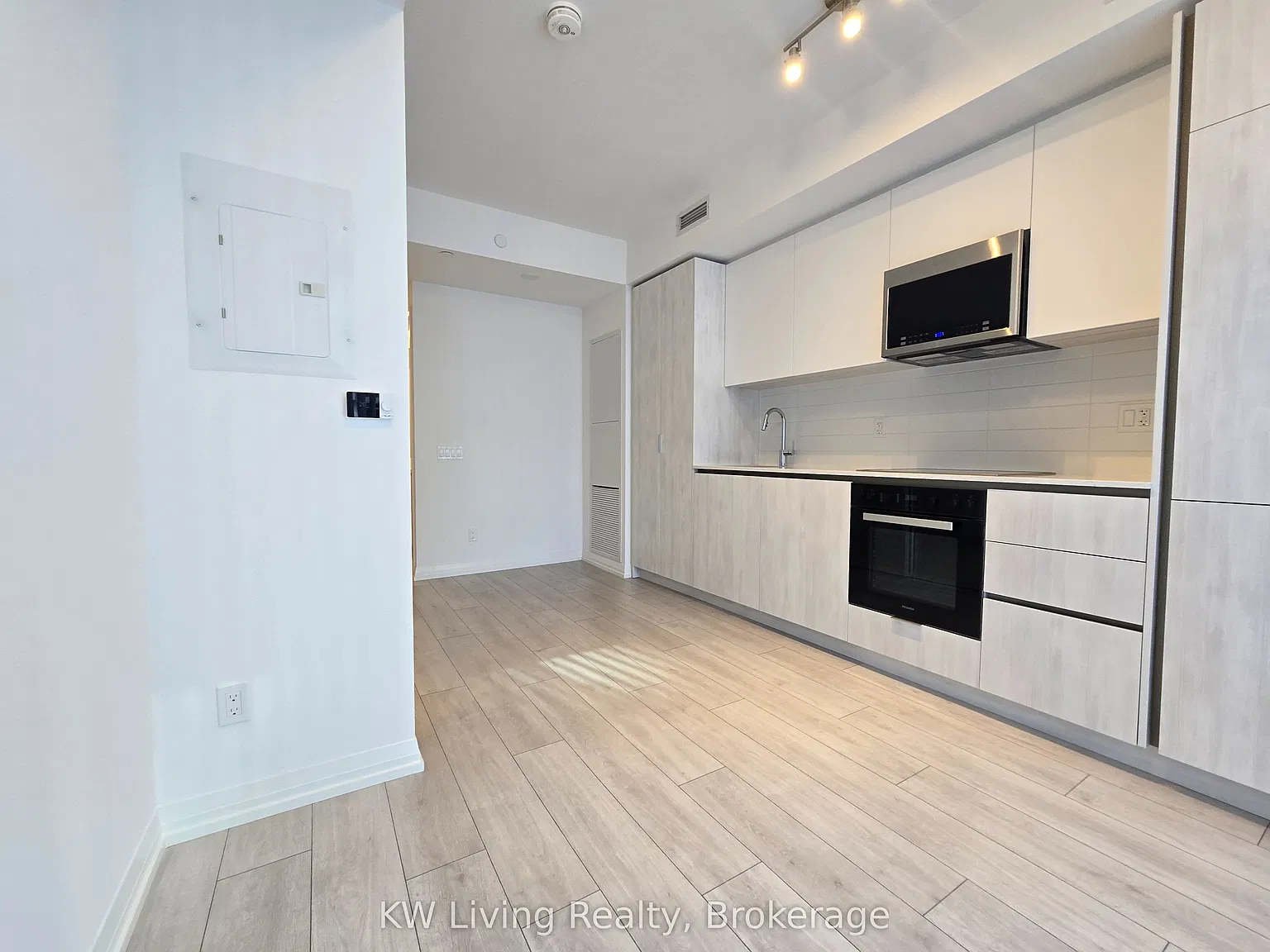 400 King West — Photo 3