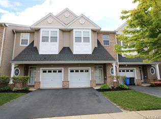 8 Island Breeze Ct, Manahawkin, NJ 08050