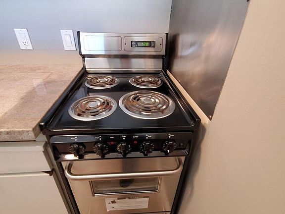 5th image of 930 Peninsula Ave APT 406