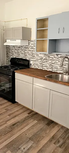 123 N Front St #1 Photo 1