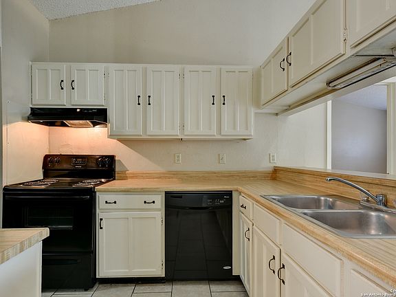 5th image of 13910 WOODBREEZE ST