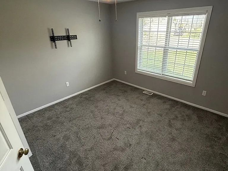 312 Country Ct — Photo 6