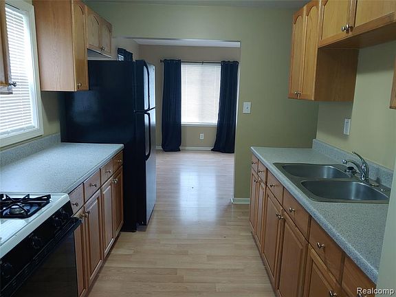 2nd image of 2196 E Parkwood Ave
