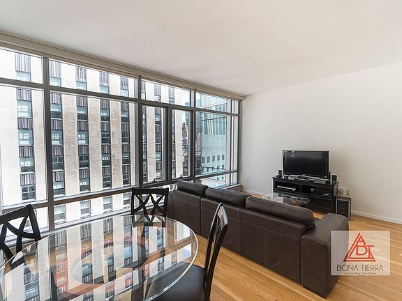 4th image of 18 W 48th St APT 20A