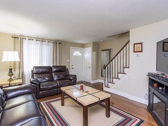 3rd image of 6356 Glenloch St