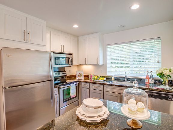 Kitchen | Apartments in Larkspur, CA | Serenity at Larkspur