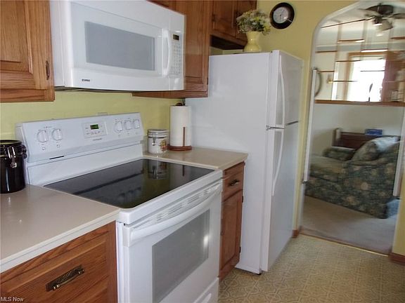 3rd image of 26179 Leslie Ave