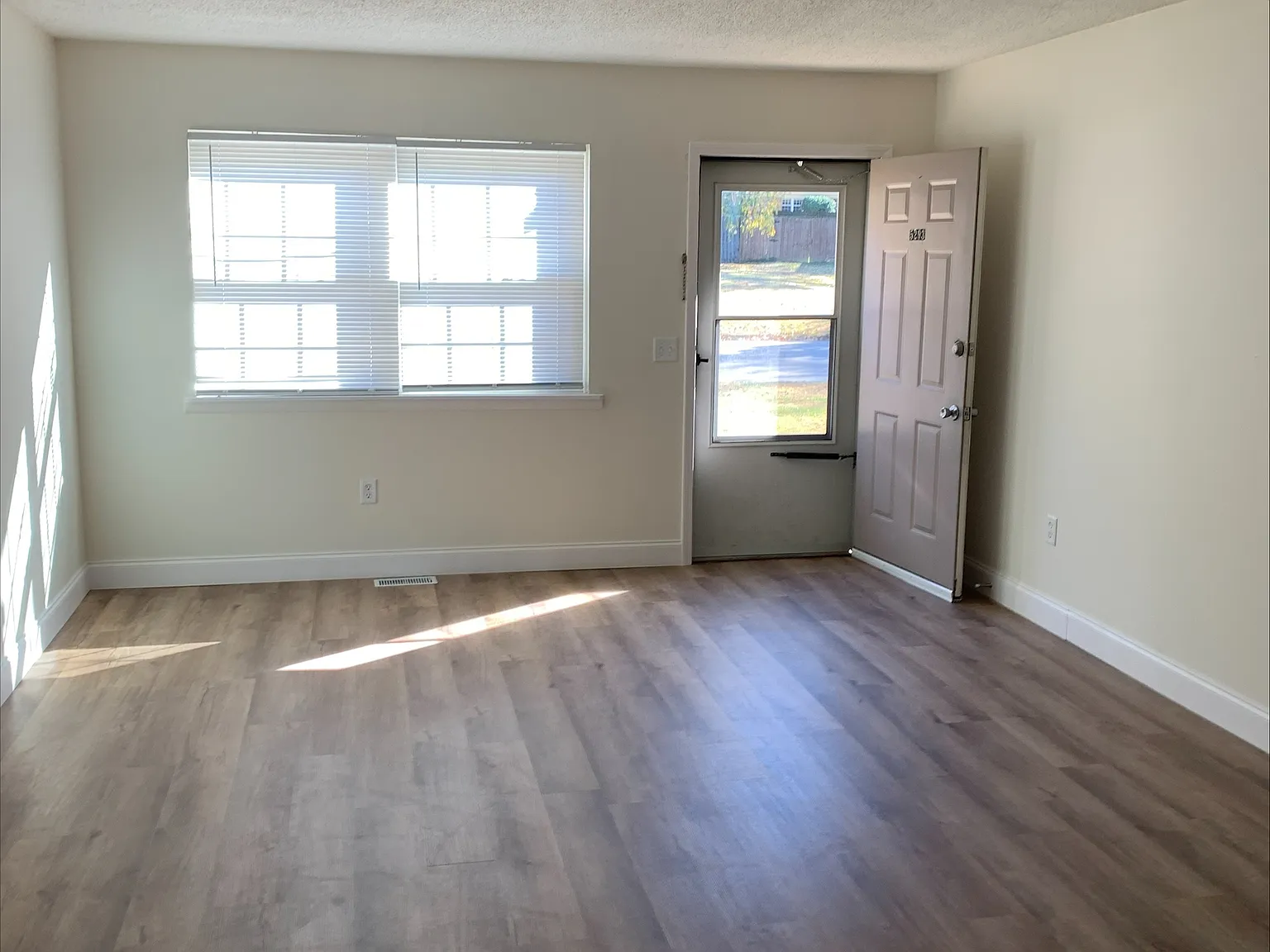 2 bed, 1.5 bath, 1200 sqft, $1,200 — Photo 3