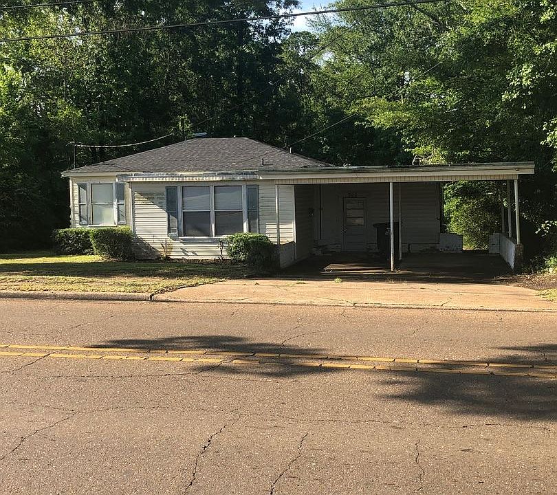 2nd image of 202 E Vaughn Ave