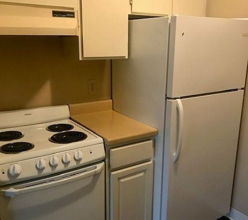 1st image of 436 Nash St Unit 8