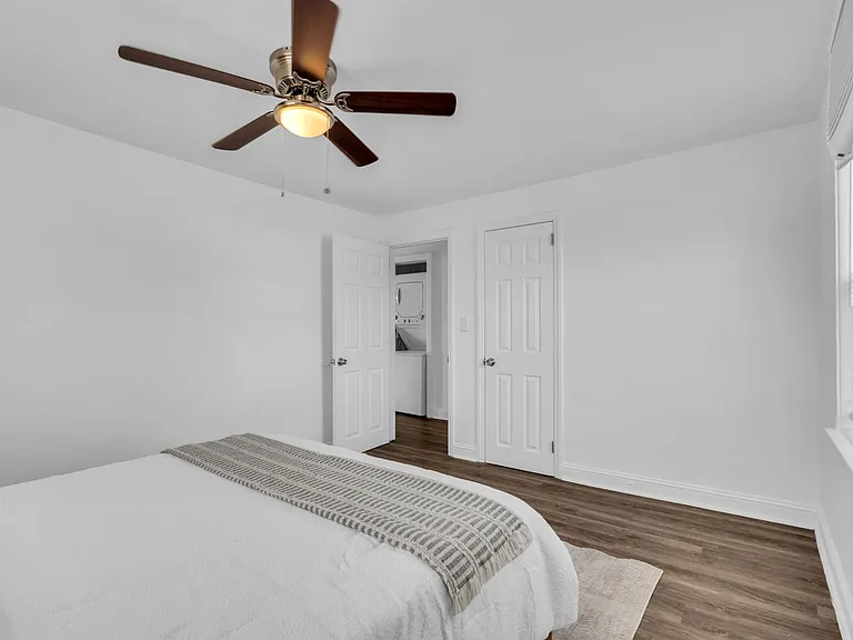 Maple Court Apartments — Photo 63