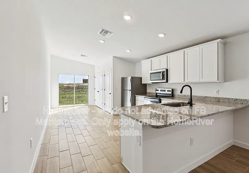 3 bed, 2.0 bath, 1707 sqft, $1,895 — Photo 2