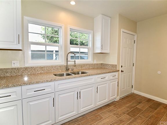 2nd image of 11545 Burbank Blvd APT 5