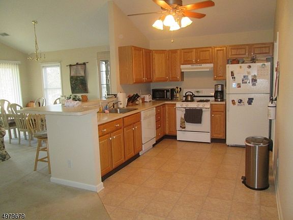 4th image of 27 Bourne Cir #206