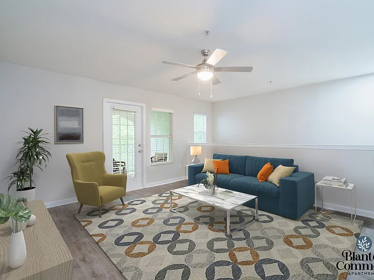 Blanton Commons Apartments — Photo 19