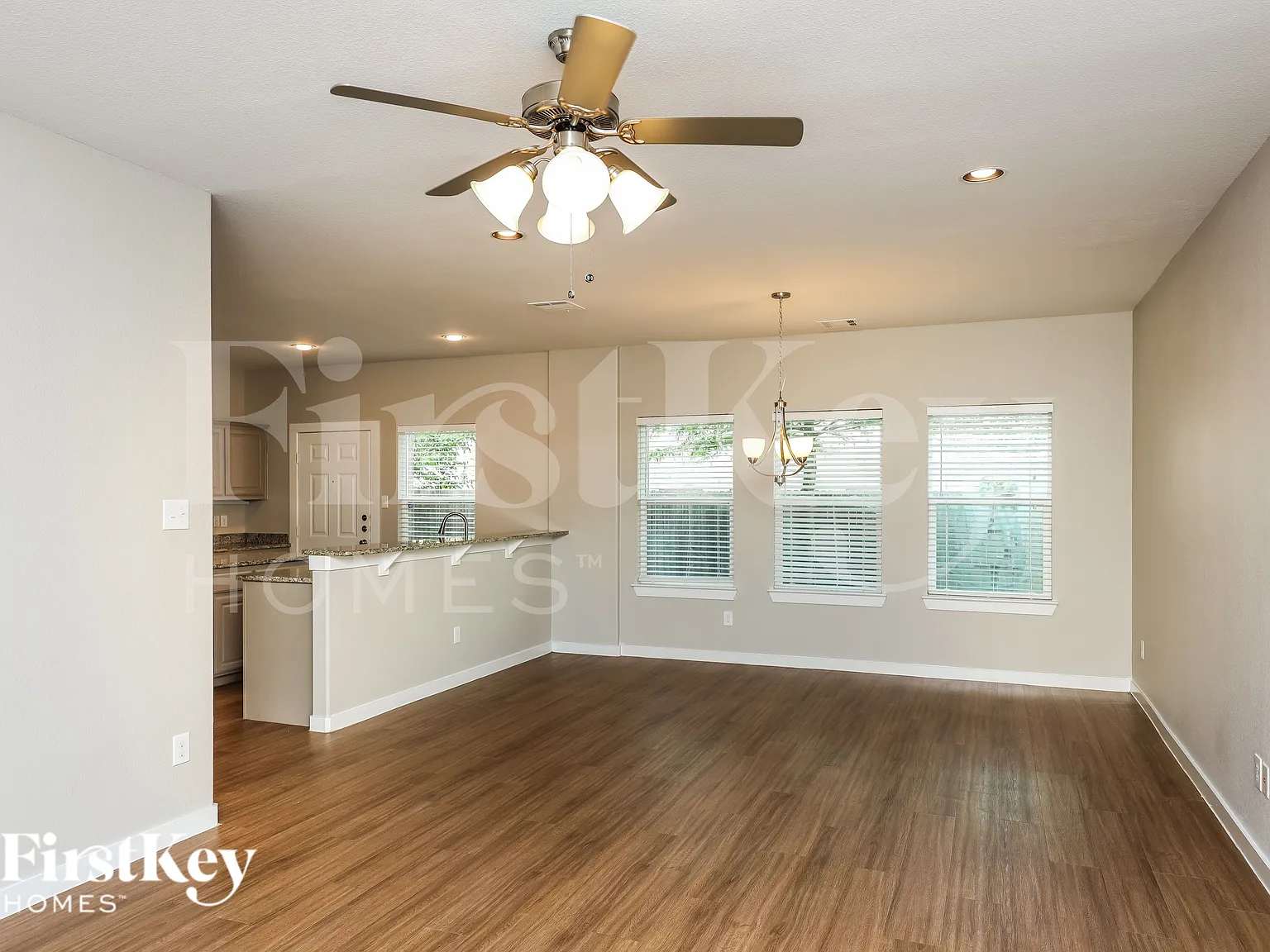 3 bed, 2.5 bath, 1886 sqft, $2,070 — Photo 4