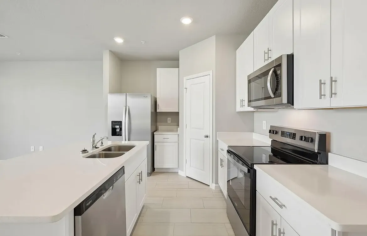 3 bed, 2.5 bath, 1486 sqft, $2,375 — Photo 4